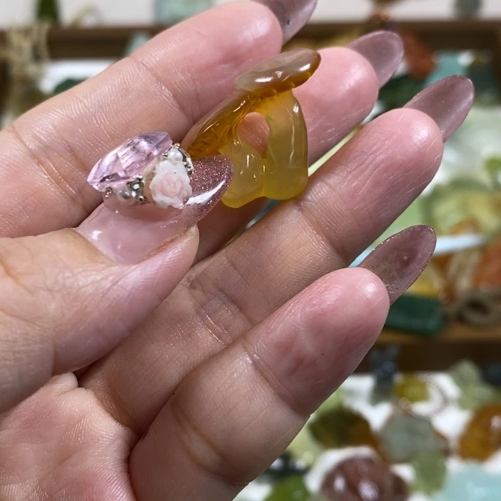 未镶嵌蛇纹石玉吊坠