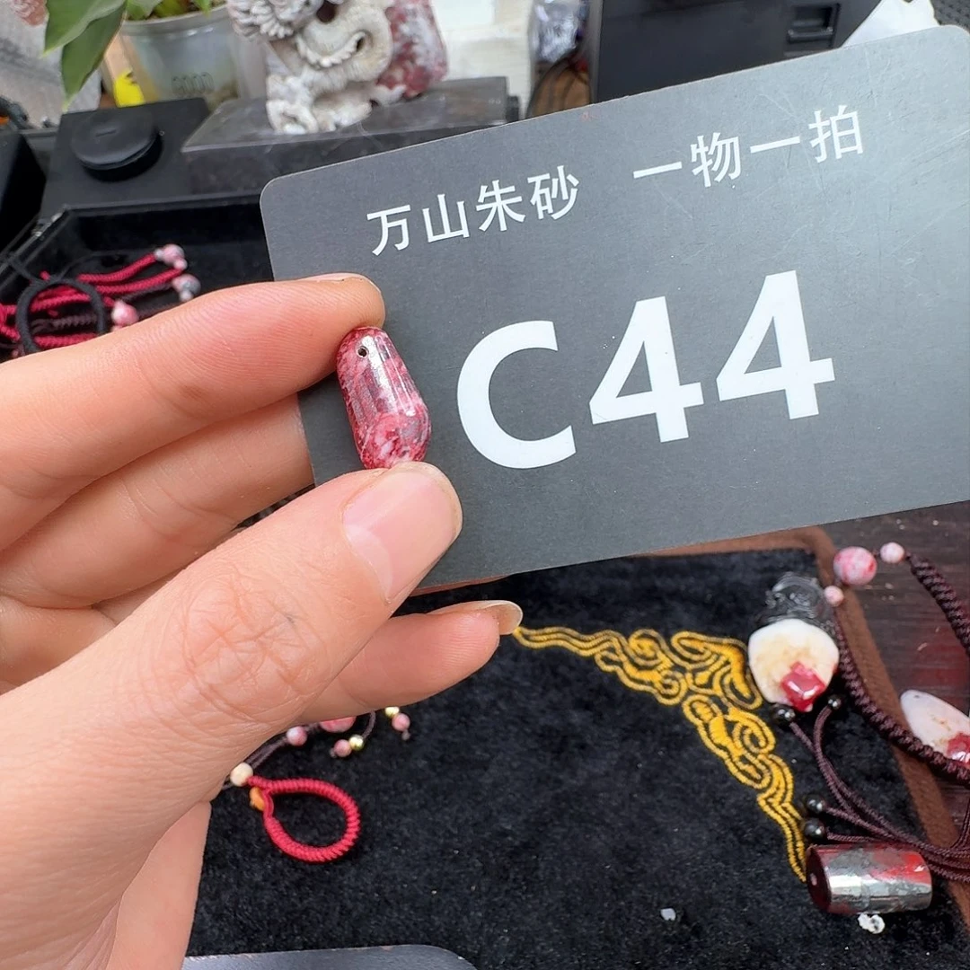 天然辰砂小*盖原矿原石朱砂吊坠