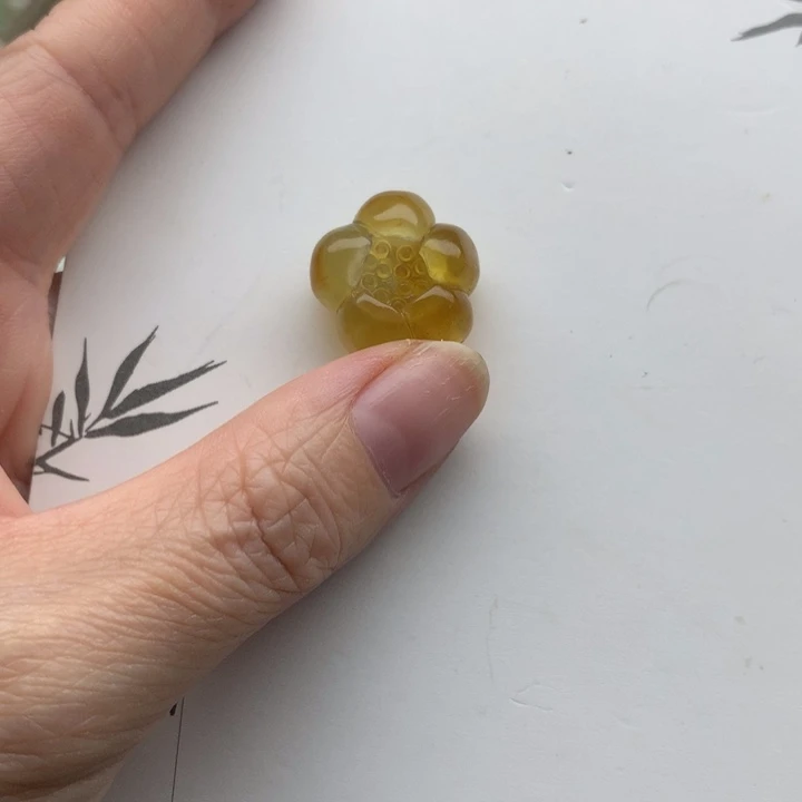 岫玉未镶嵌颈饰花
