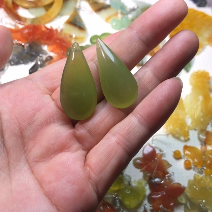 未镶嵌蛇纹石玉耳坠