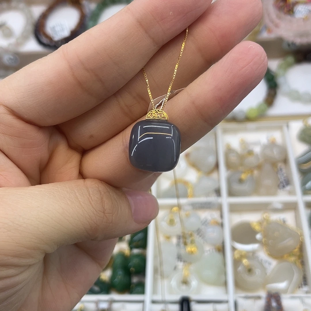和田玉18K金镶嵌吊坠(赠链)