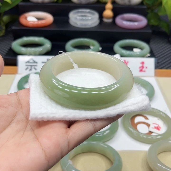 石英质玉手镯未镶嵌机*妈