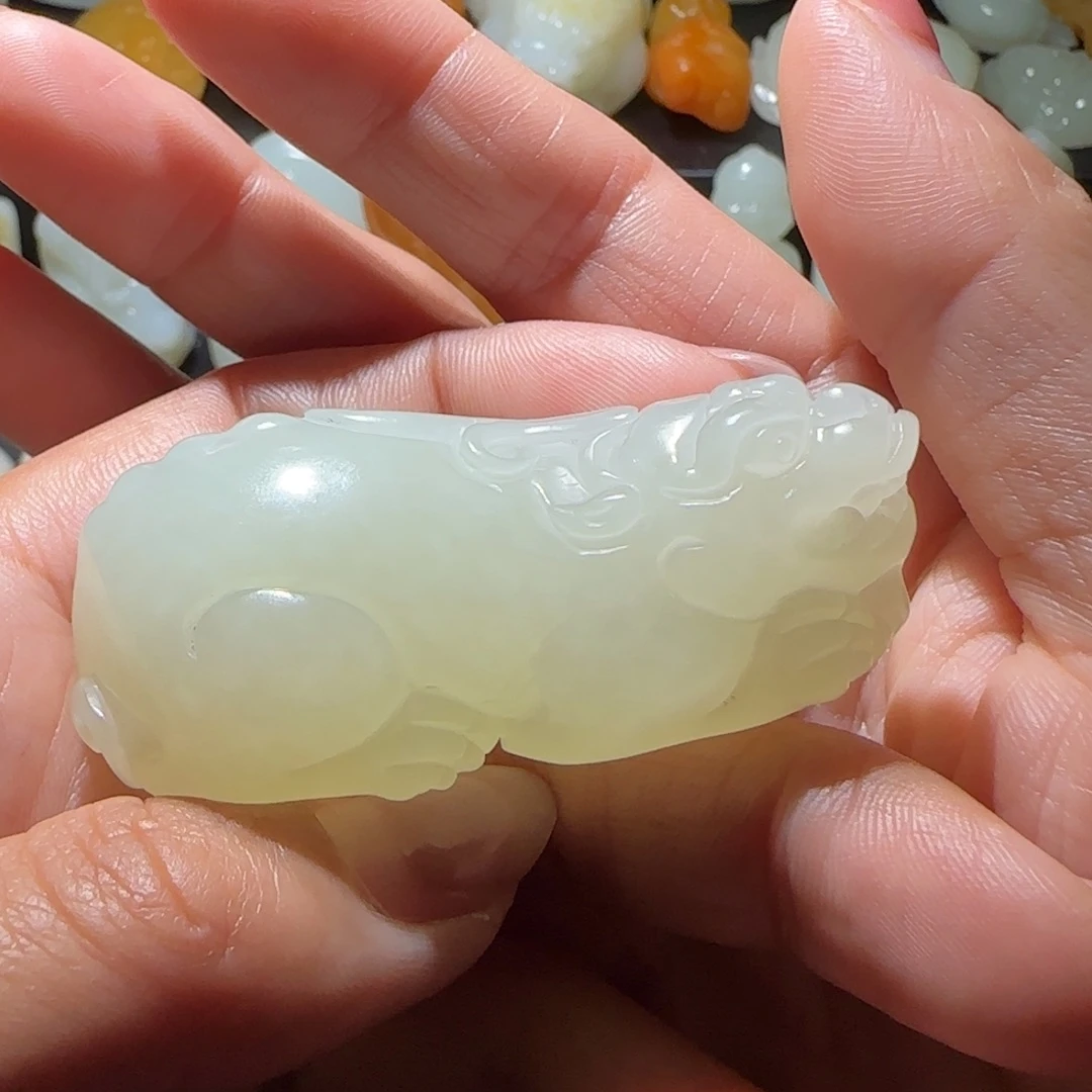 暴***下和田玉未镶嵌颈饰