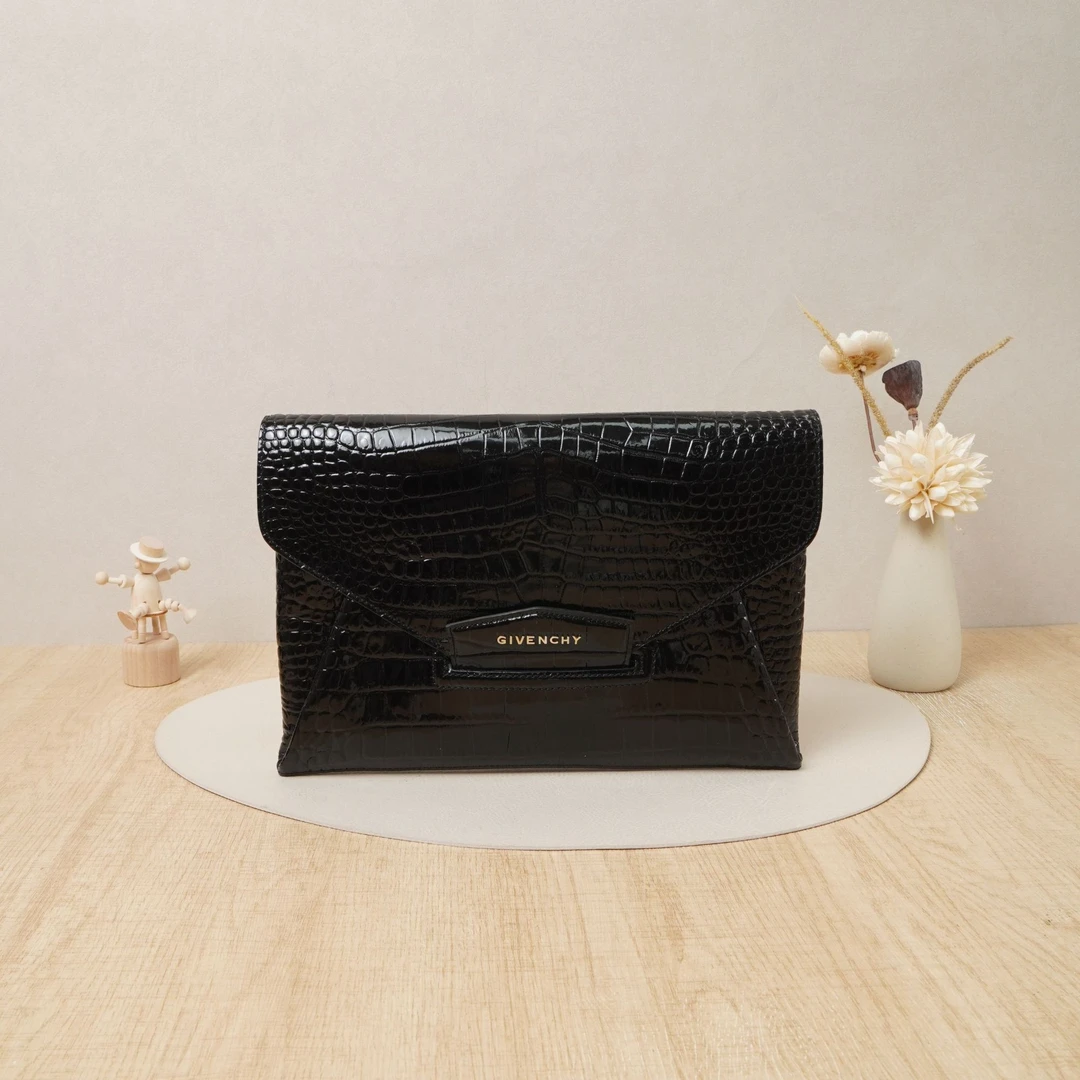 95新 Givenchy/纪梵希 纪梵希手包黑金牛皮/DS035536