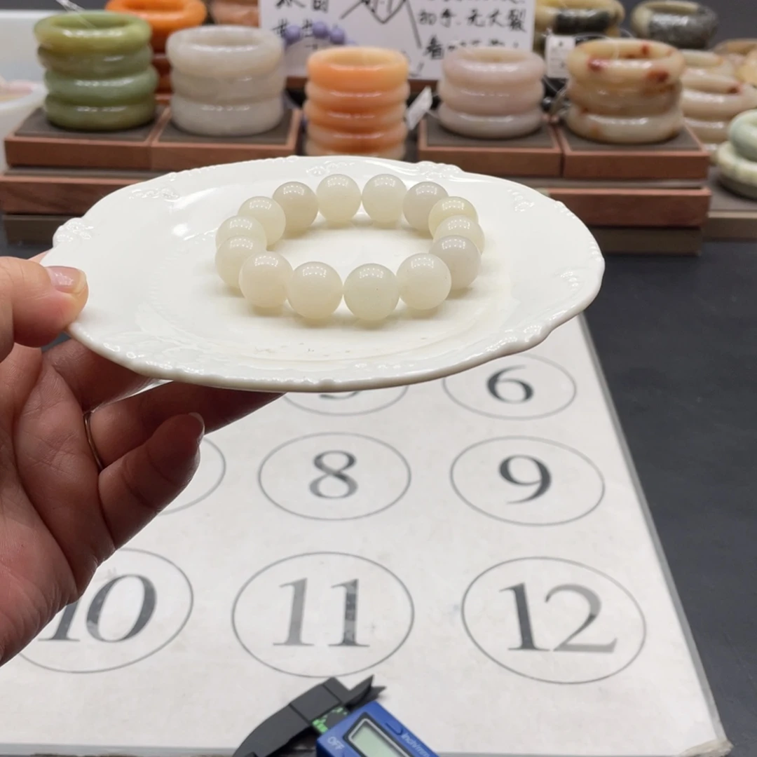 未镶嵌手镯石英质玉