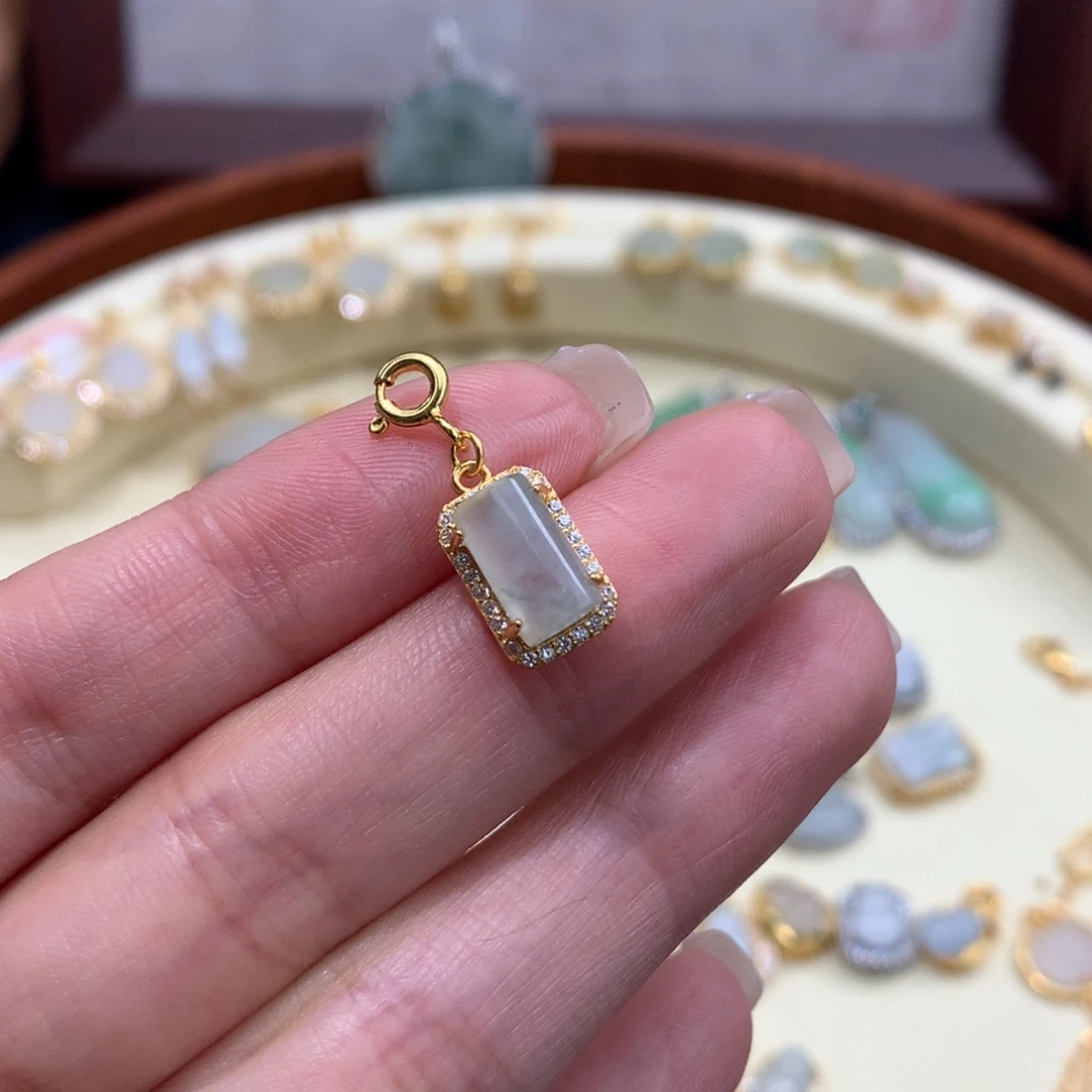 翡翠未镶嵌颈饰柱子