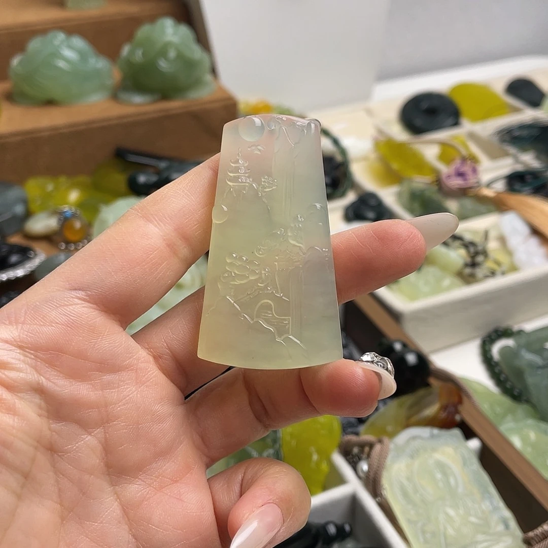 蛇纹石玉未镶嵌颈饰