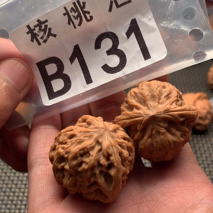 文玩核桃吊坠鱼籽纹