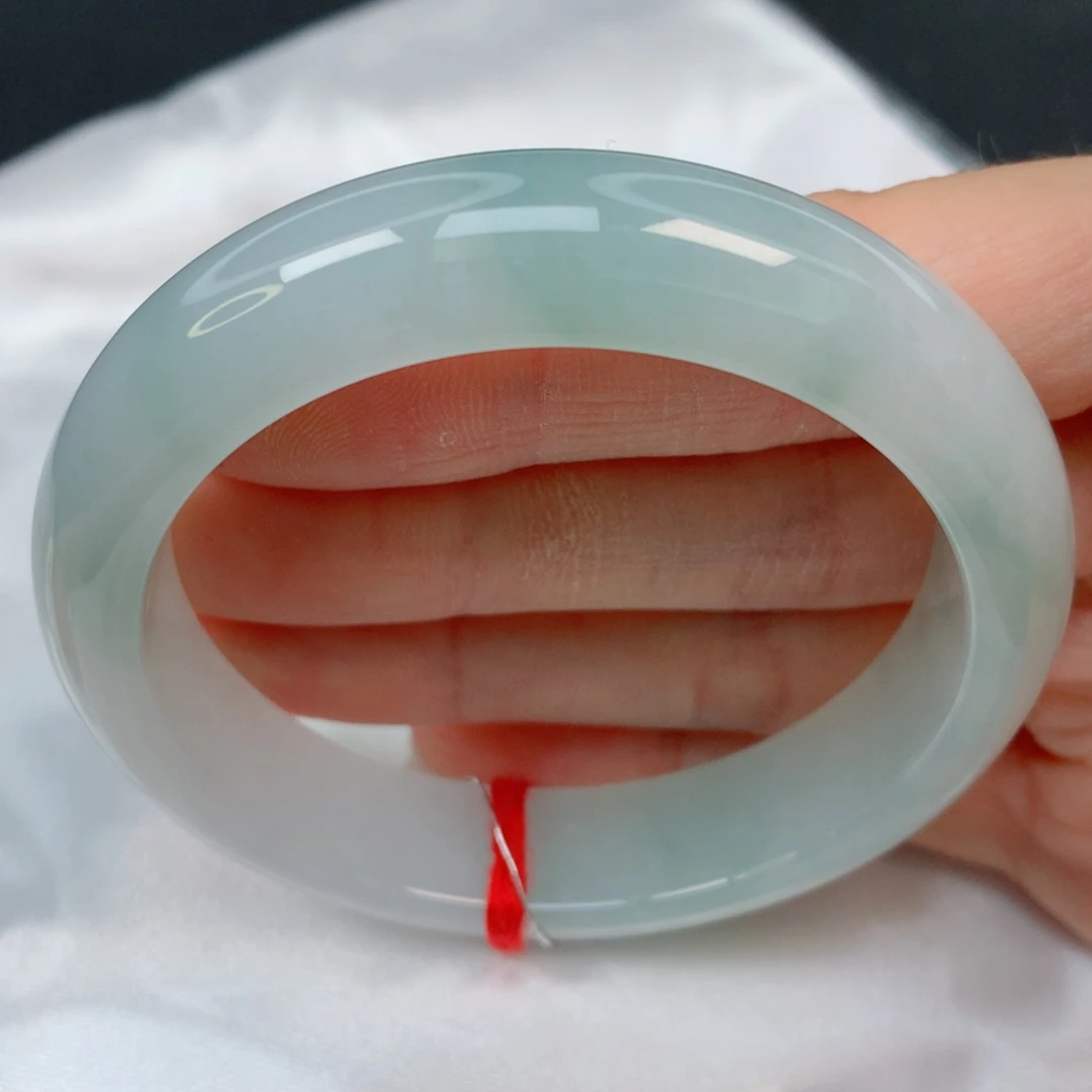 未镶嵌手镯翡翠53正圈，冰润水头好，淡绿，有纹，055