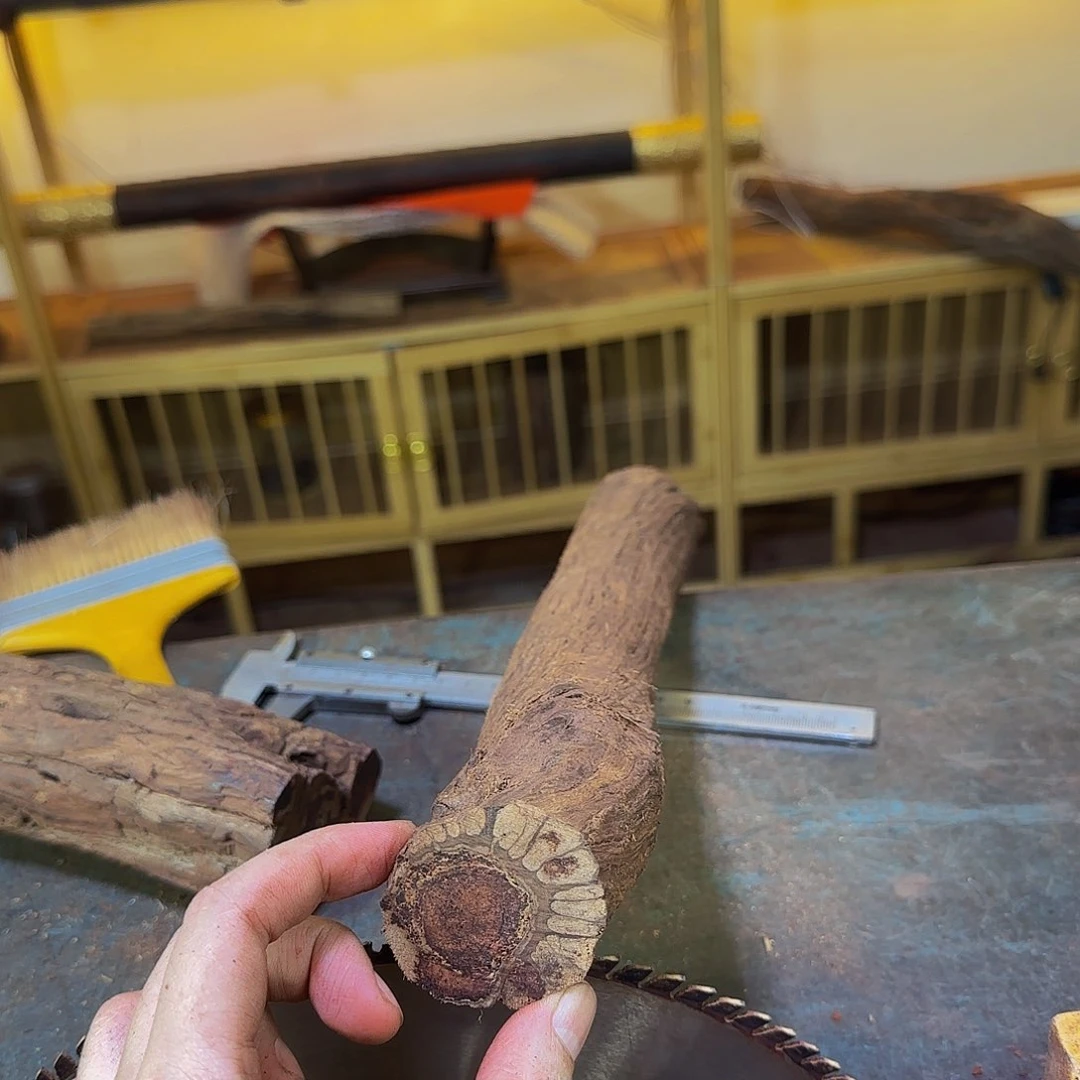 木蒲*英降真香原料开料