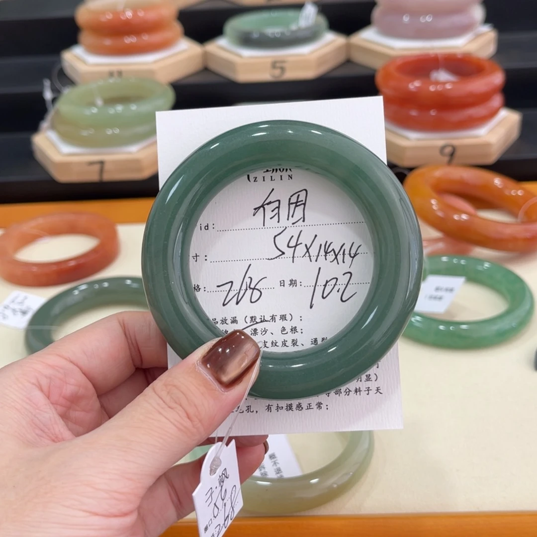 未镶嵌手镯石英质玉有*