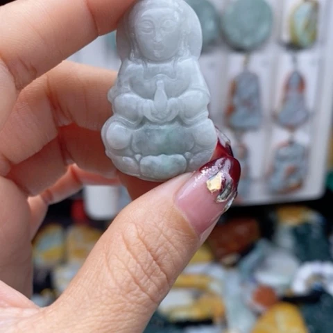 翡翠颈饰未镶嵌翡翠