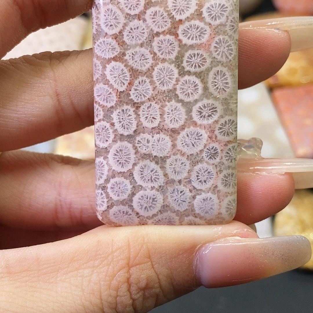 硅化玉颈饰合金博****】