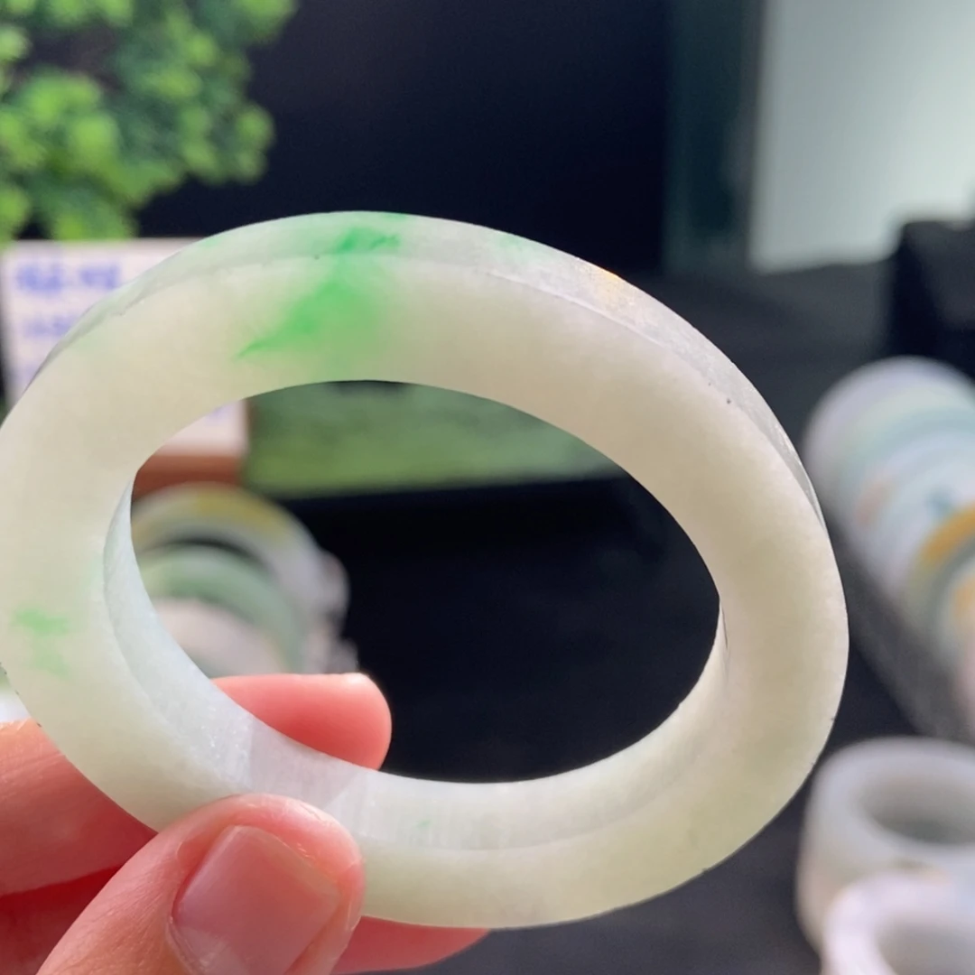 定制翡翠未镶嵌手镯