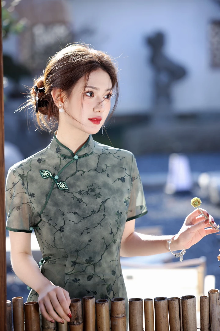 改良旗袍2025新款新中式年轻款气质素雅碎花连衣裙女春夏日常可穿