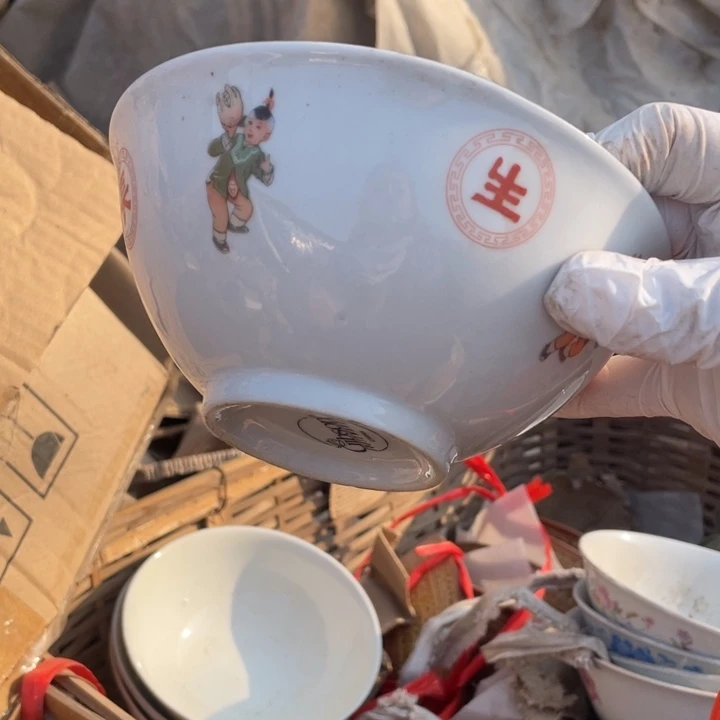 其他盘子碗砂锅都有