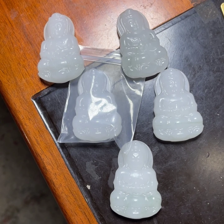 石英质玉未镶嵌颈饰