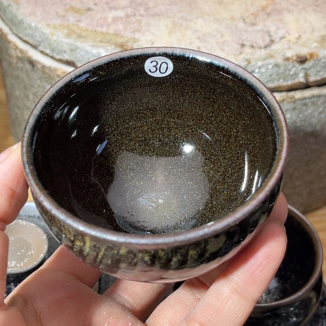 茶盏义兴龙窑坚持真柴烧落灰烧