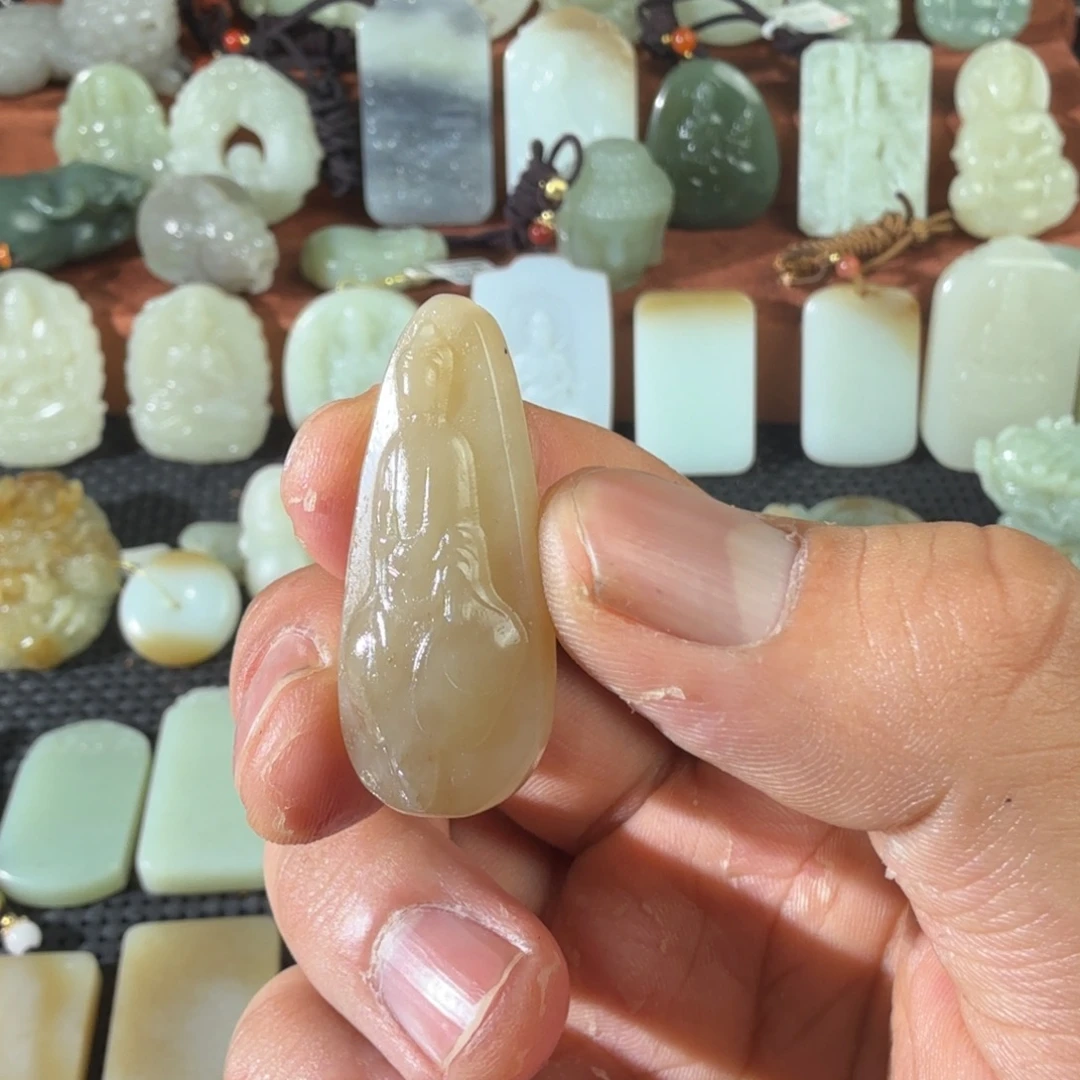 和田玉未镶嵌颈饰