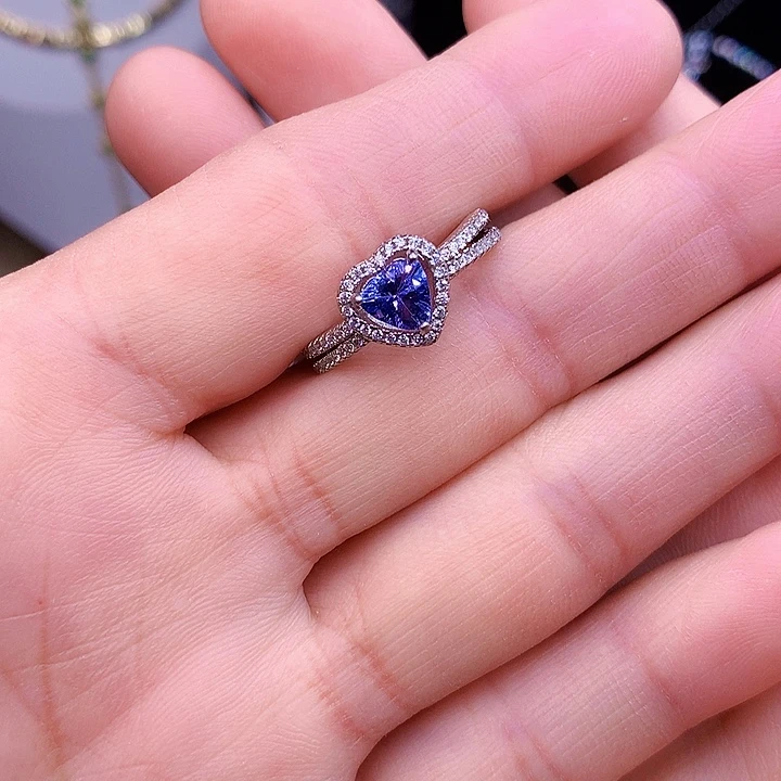 银S925镶嵌坦桑石戒指