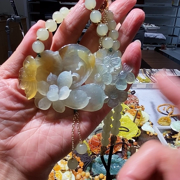 未镶嵌岫玉毛衣链泓****ì