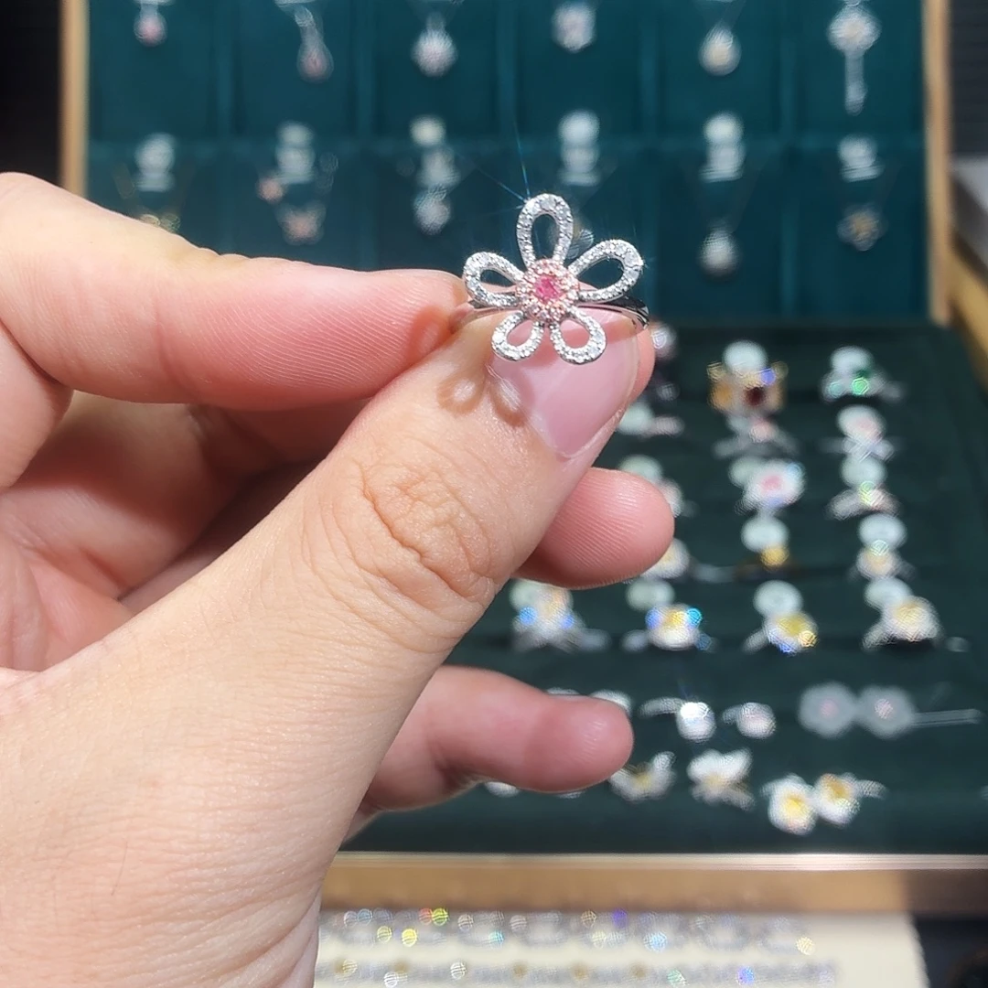 戒指/指环18K金镶嵌钻石