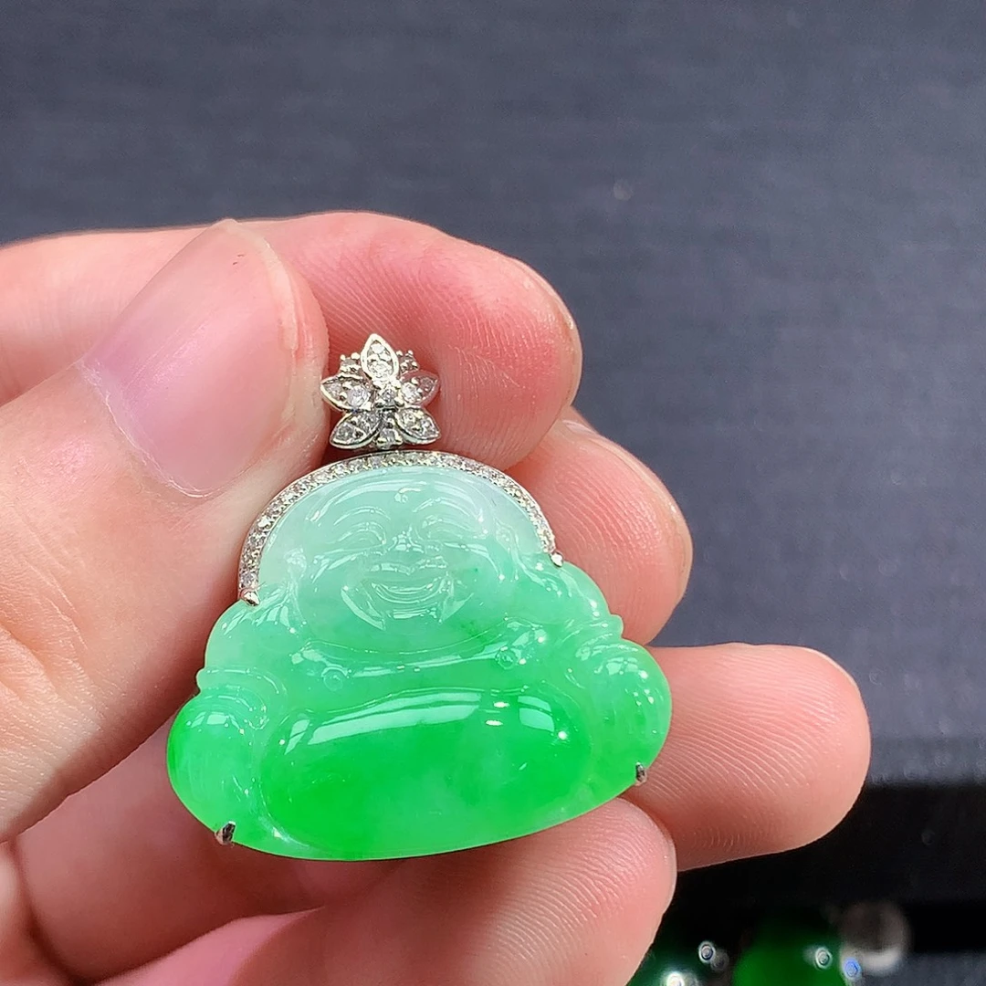颈饰18K金镶嵌翡翠