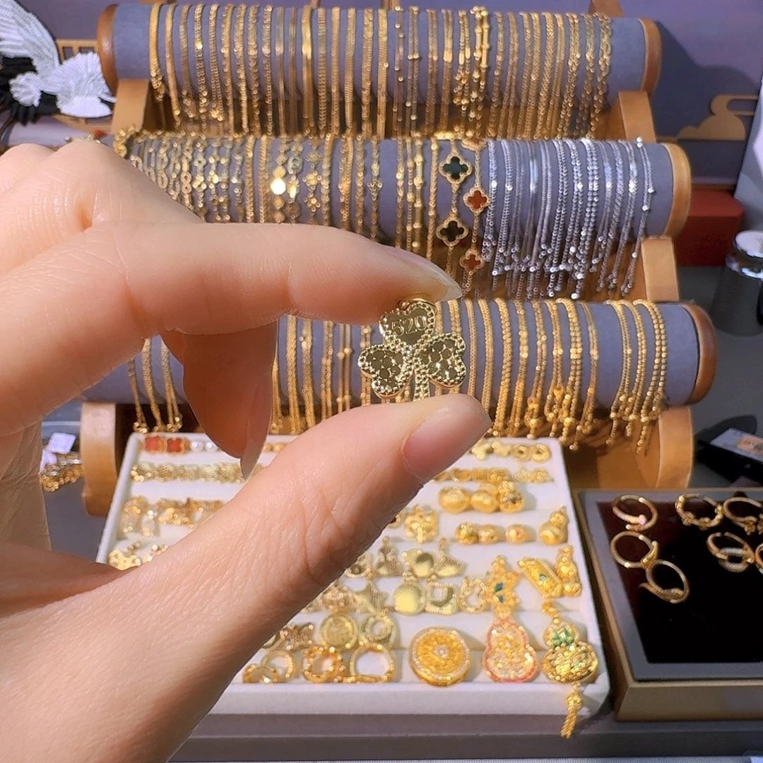 三叶草吊坠 1.94克