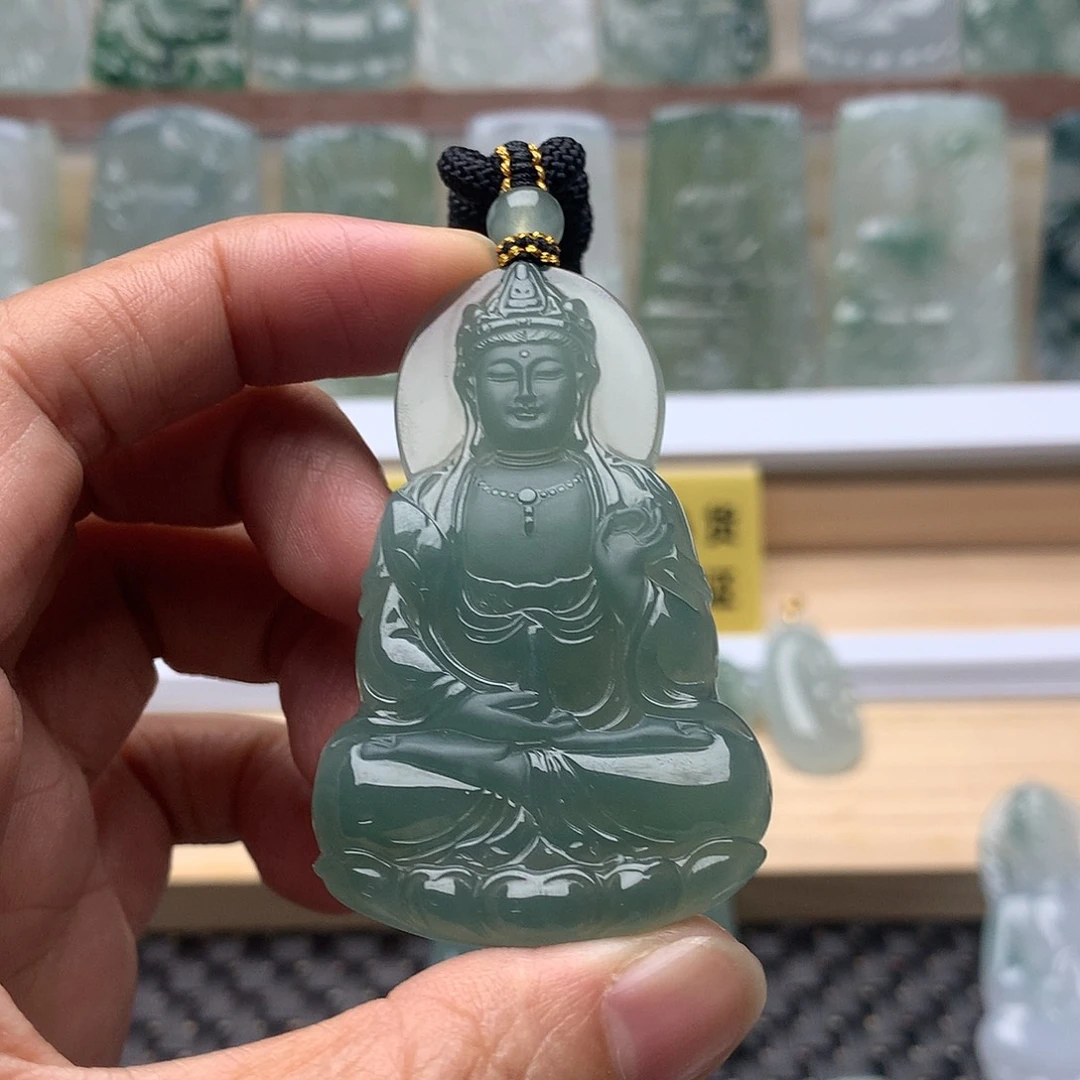 市***汪翡翠未镶嵌颈饰观音