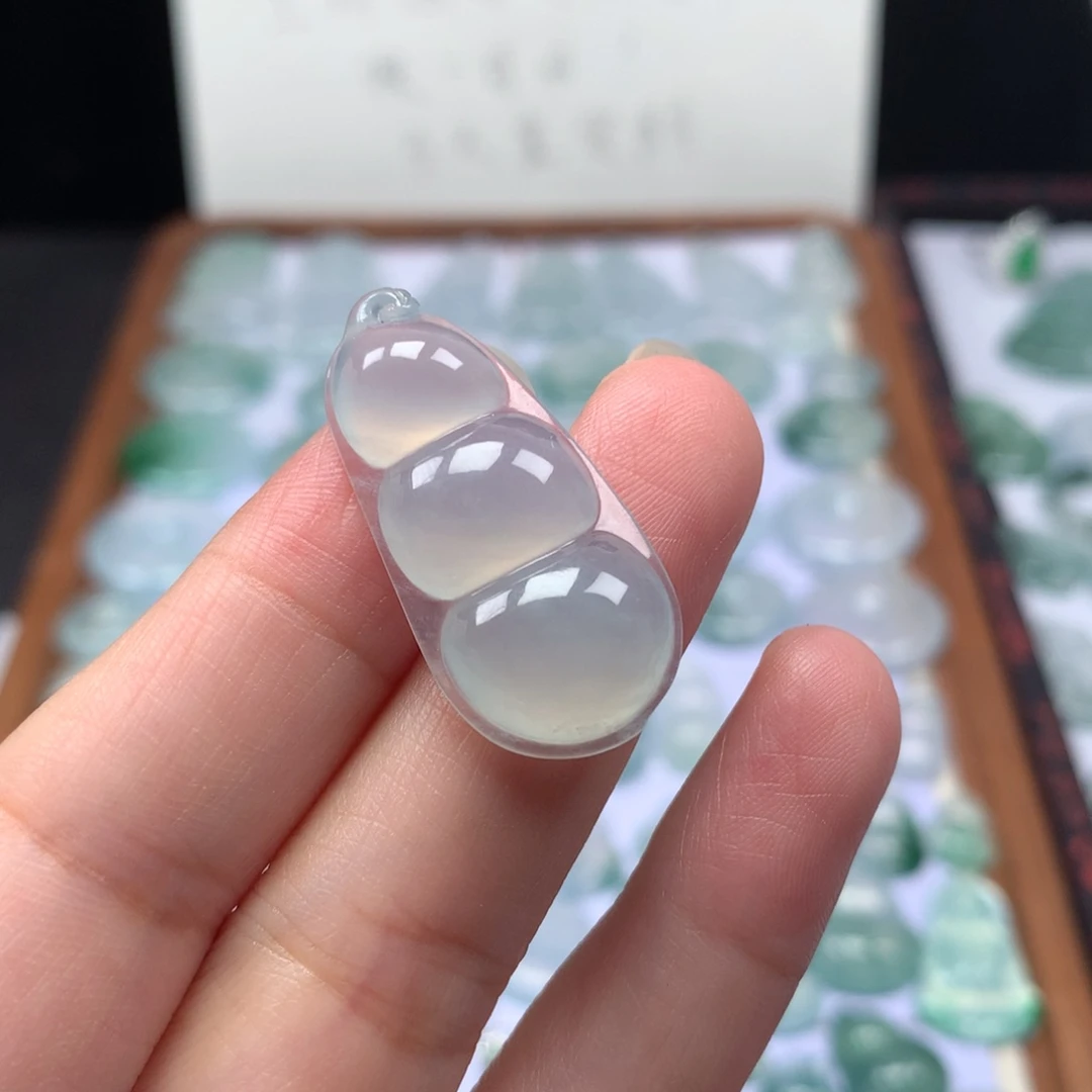 颈饰未镶嵌翡翠冰种福豆