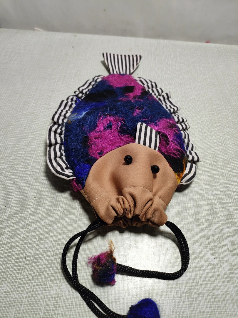 布艺手工小鱼束口收纳包