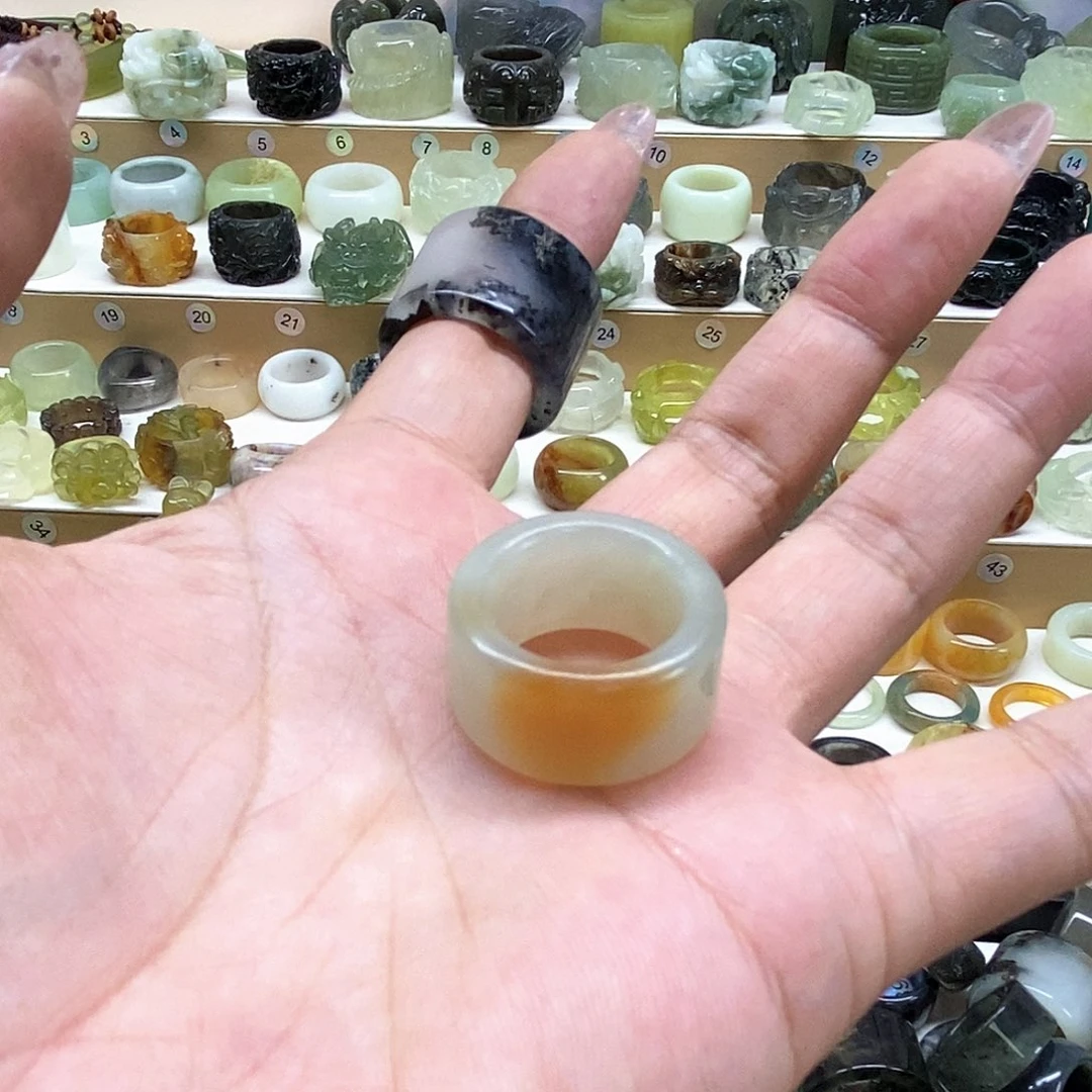 庚***未镶嵌岫玉天然玉石戒指