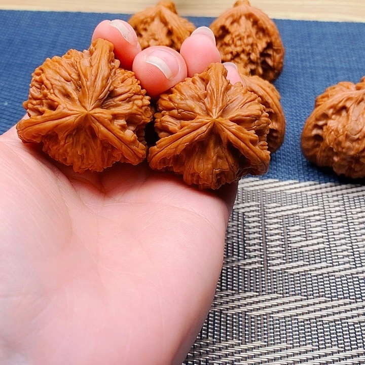 ****虫文玩核桃吊坠三棱
