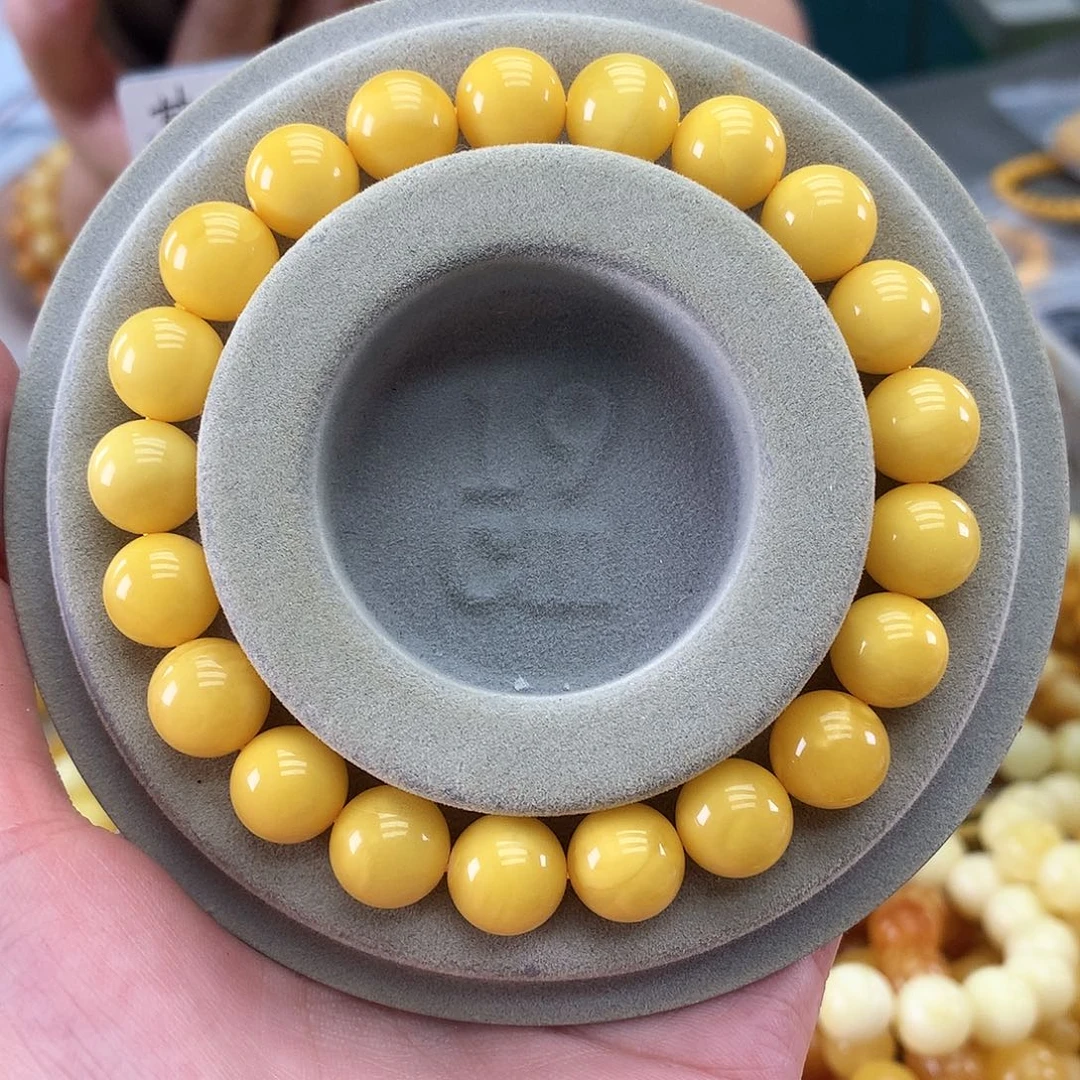 未镶嵌琥珀裸石鸡油黄10