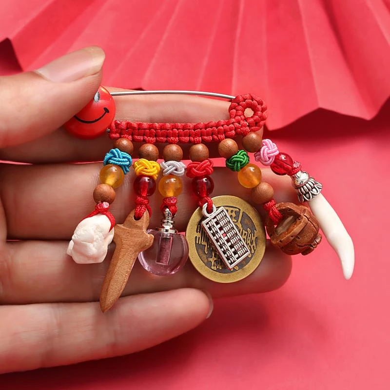 婴儿挂件蛇年宝宝新生儿平安别针外出孕妇胸针桃核黑狗牙桃木随身