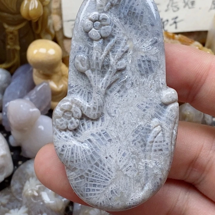 颈饰未镶嵌硅化珊瑚（珊瑚玉）