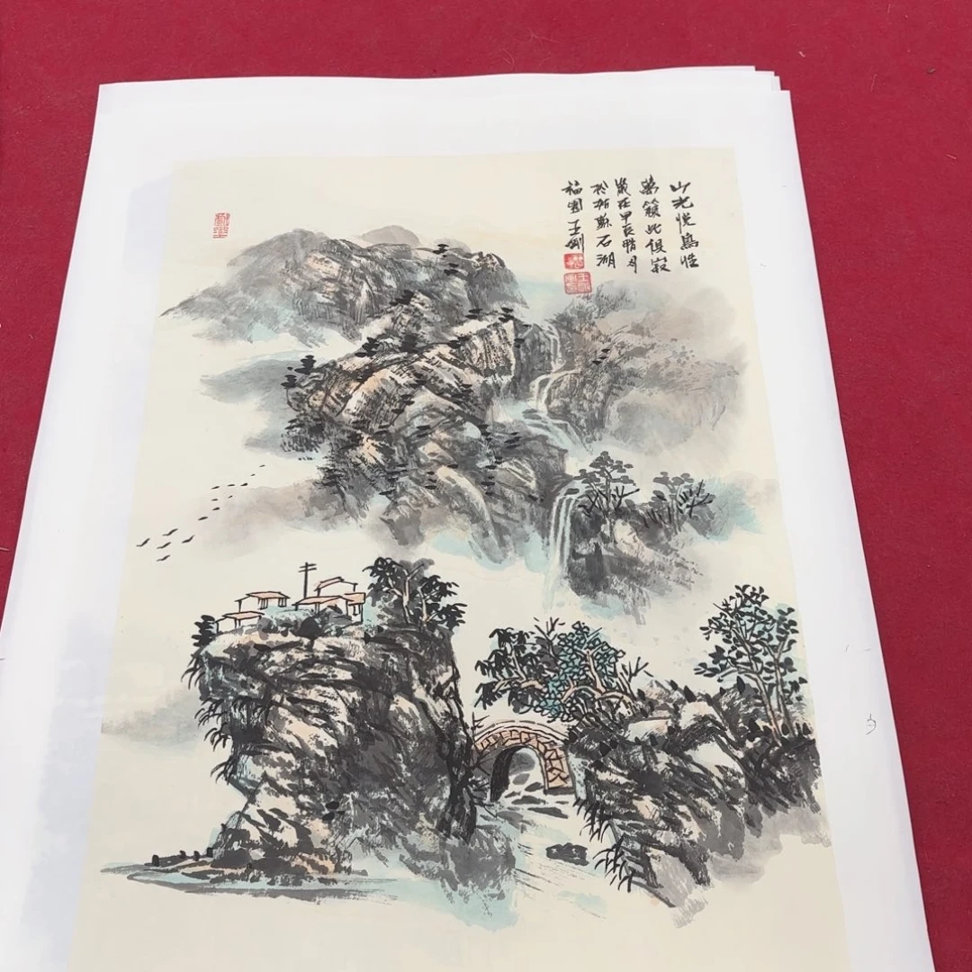 国画花鸟等图案为一体而成