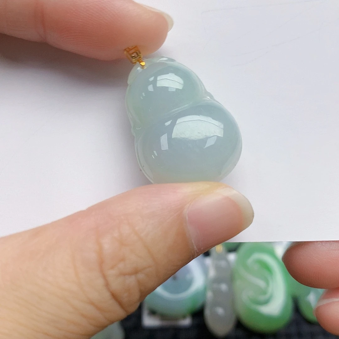 翡翠18K金镶嵌颈饰6666