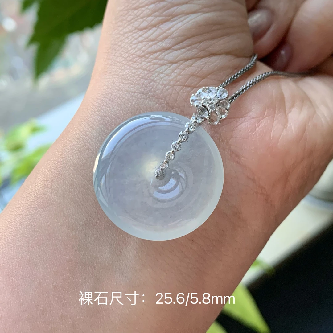 翡翠颈饰18k金镶嵌高冰起光形体厚实饱满底子干净翡翠平安扣吊坠