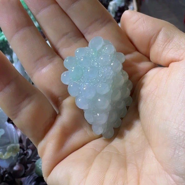 翡翠把件未镶嵌硕果累累