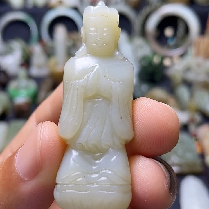 颈饰未镶嵌和田玉（糖玉）