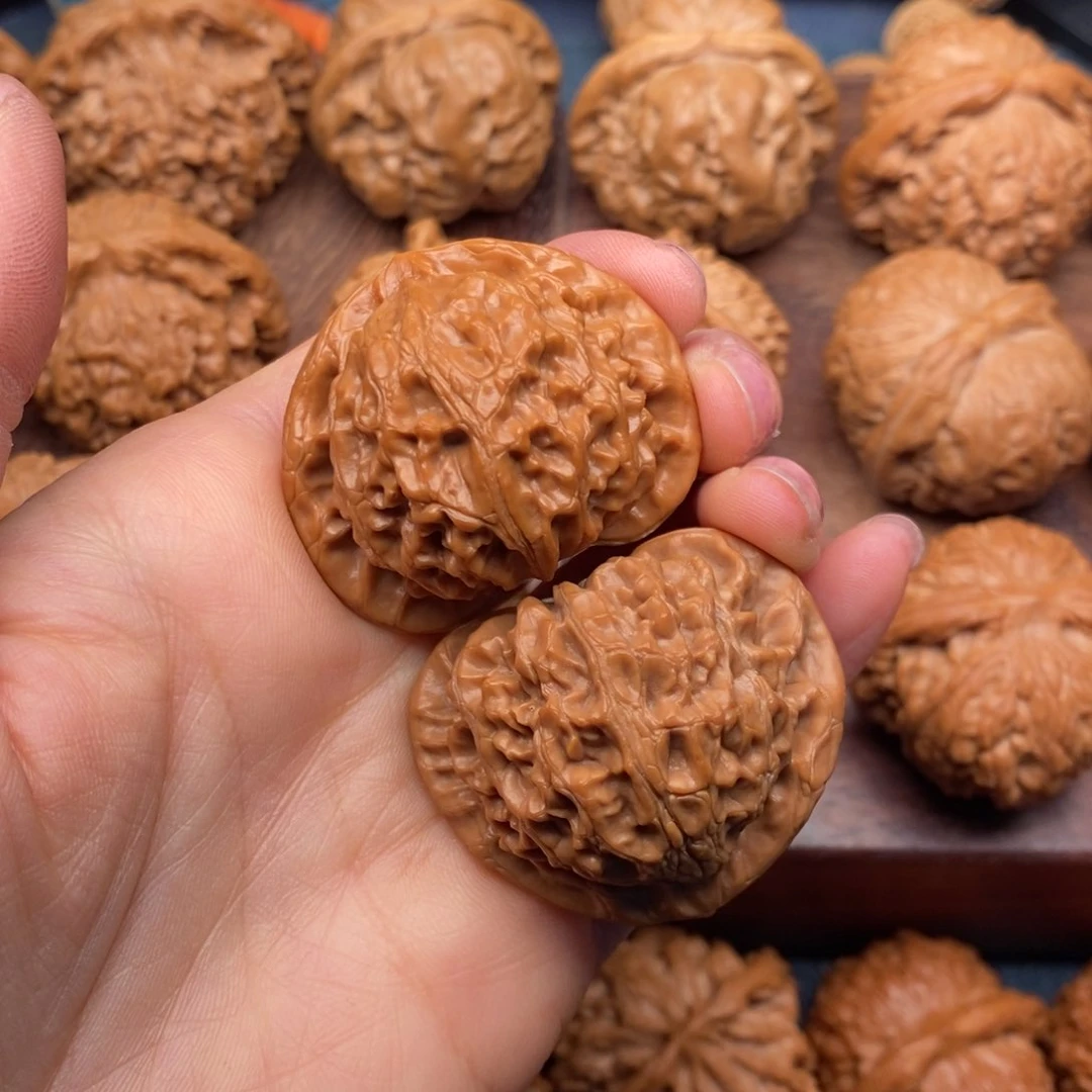 文玩核桃吊坠40山地桃心宫灯