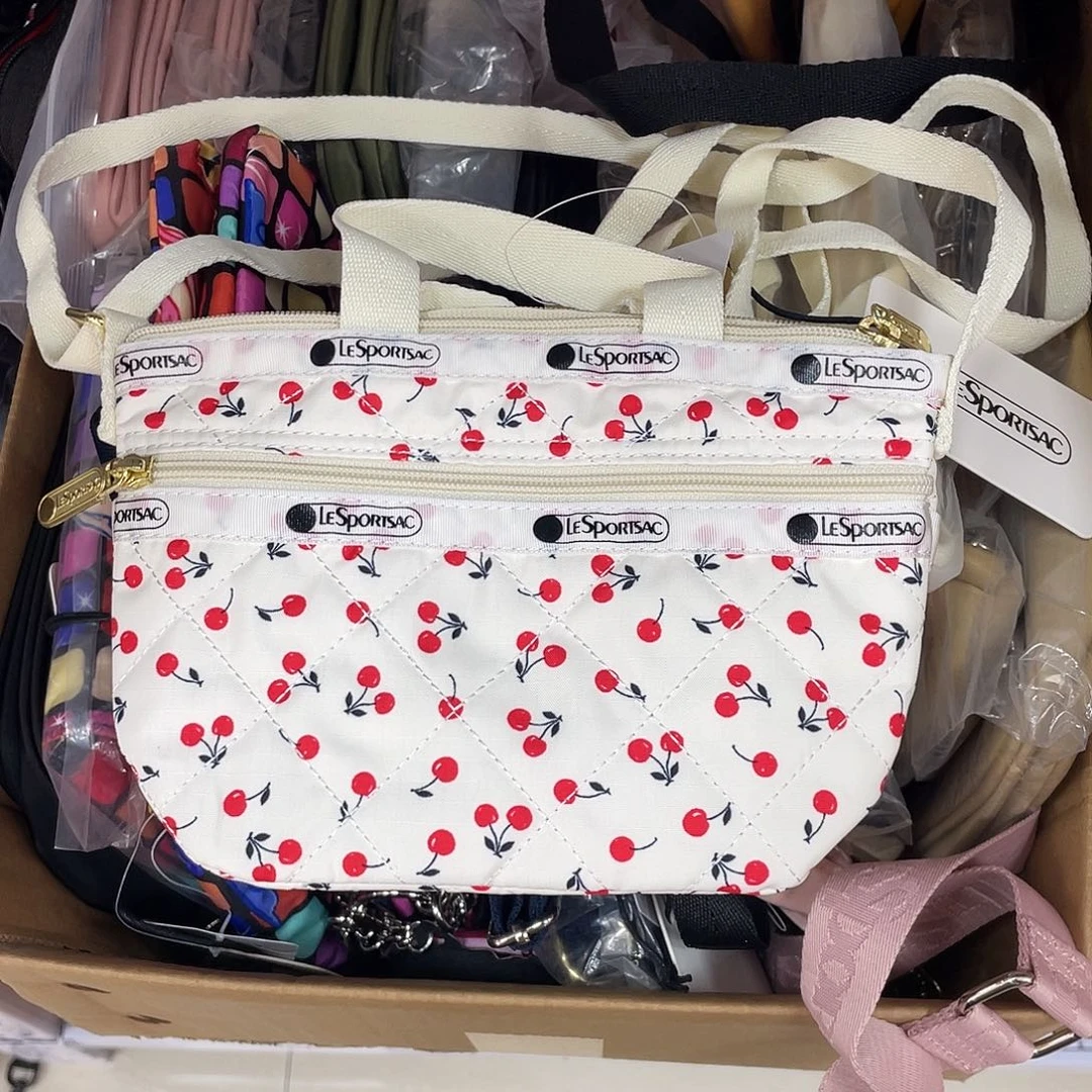 PU化妆包等各种产品的