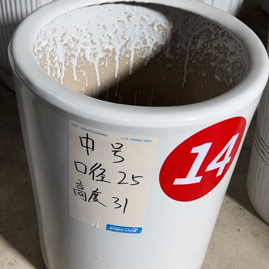 直筒白色中号陶瓷花盆1个