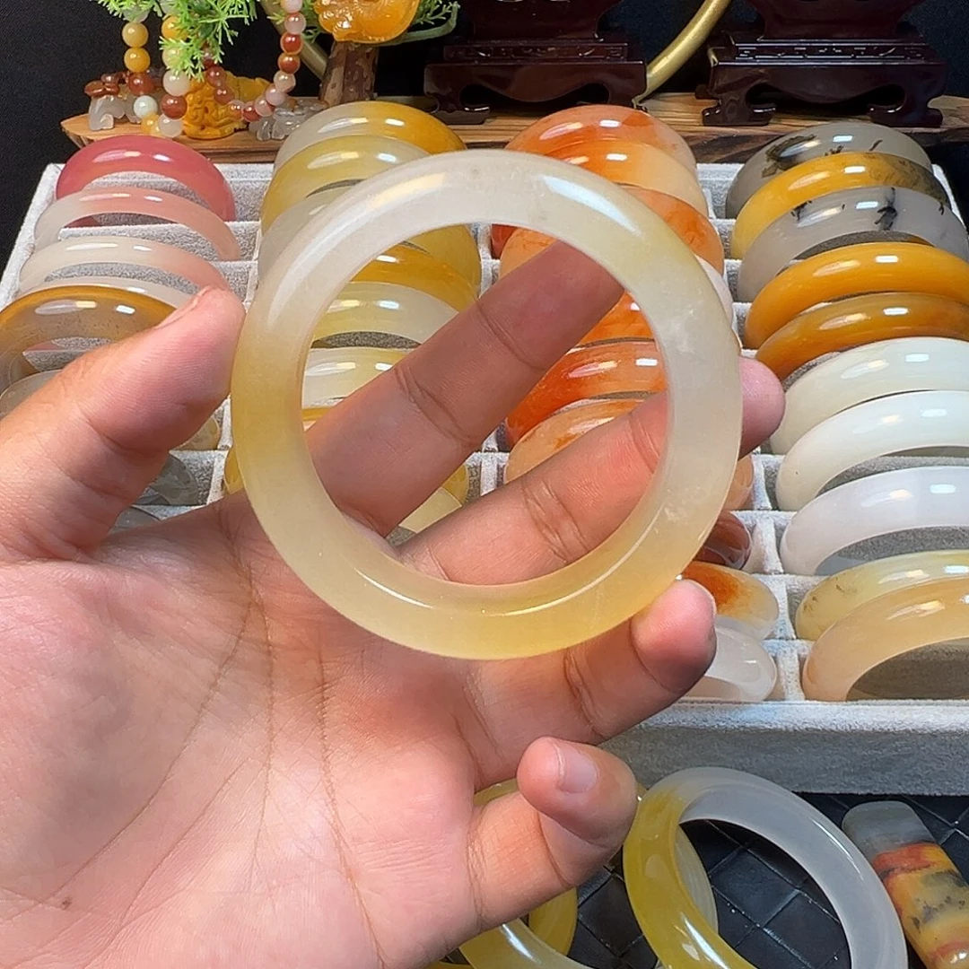 男****石英质玉（黄龙玉）未镶嵌手镯