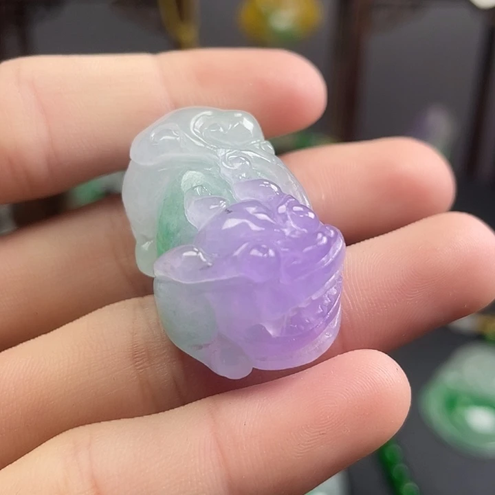 翡翠未镶嵌吊坠(赠链)