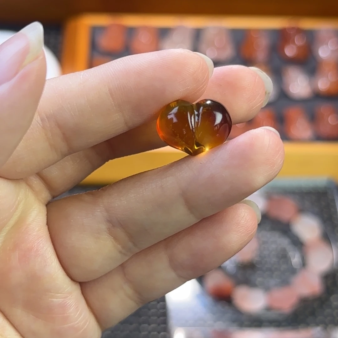 南红玛瑙未镶嵌珠宝半成品屁桃2
