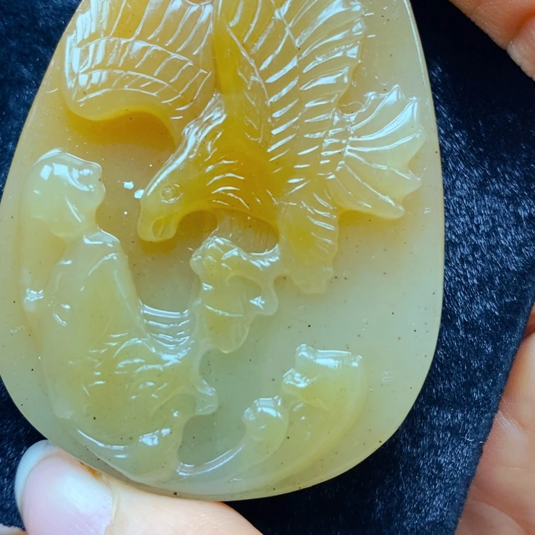 未镶嵌石英质玉（黄龙玉）颈饰