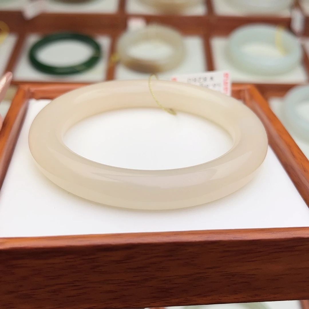 和田玉未镶嵌手镯56.6