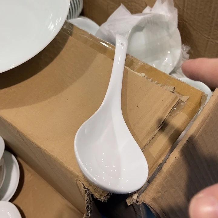 瓷片高白泥大勺两个，微瑕包邮